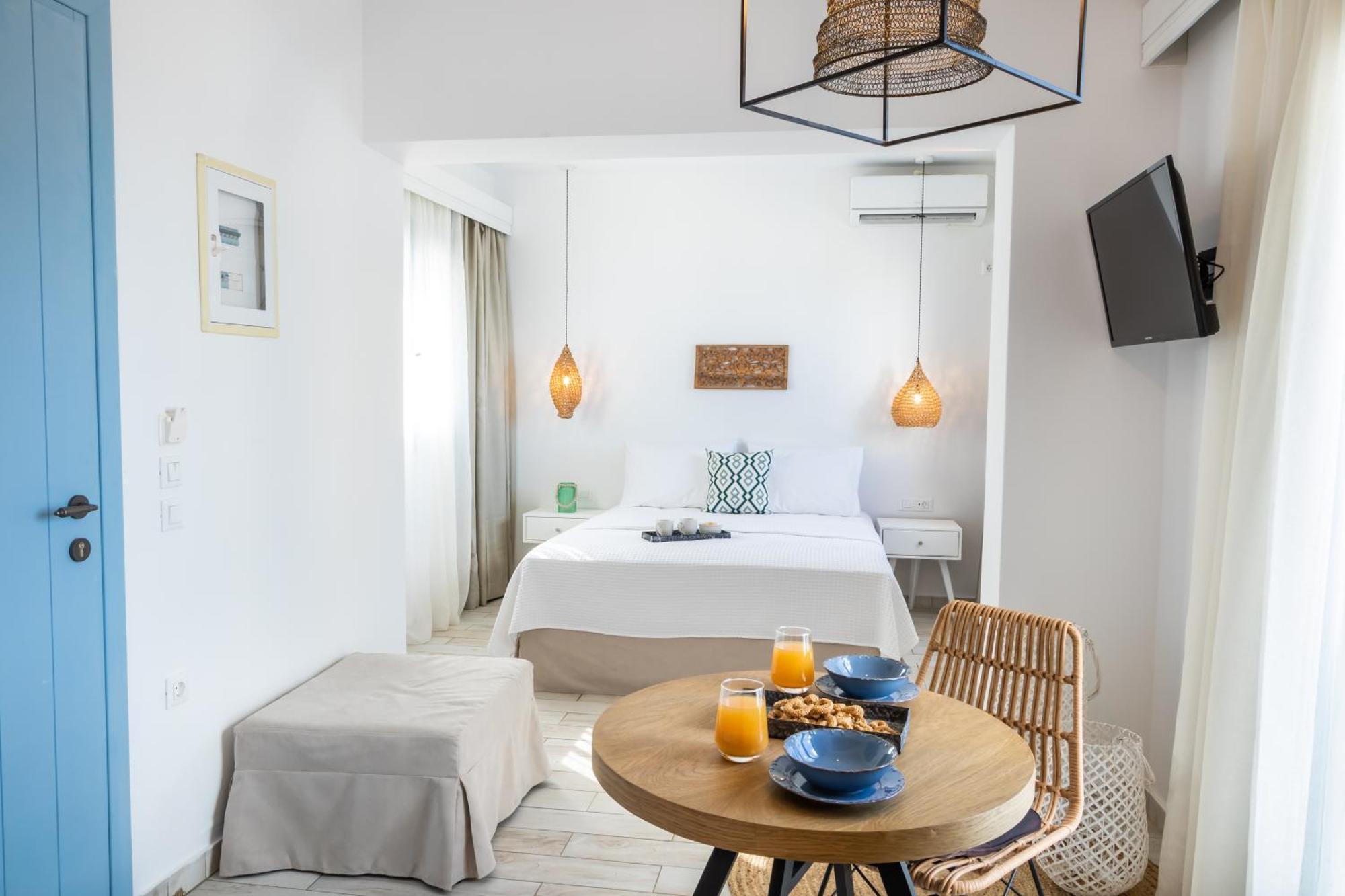 Yploui Suites 卡尔帕索斯 外观 照片
