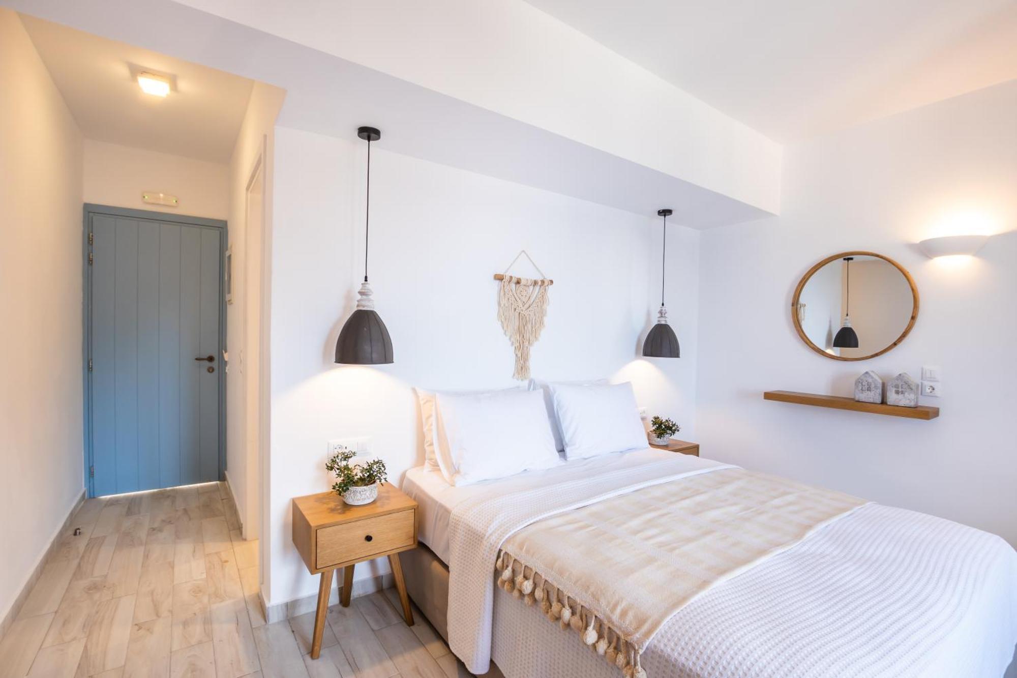 Yploui Suites 卡尔帕索斯 外观 照片
