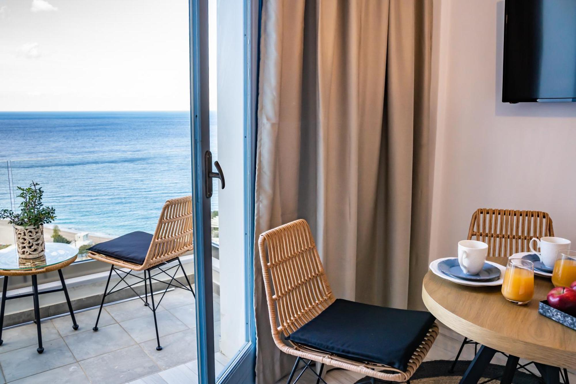 Yploui Suites 卡尔帕索斯 外观 照片