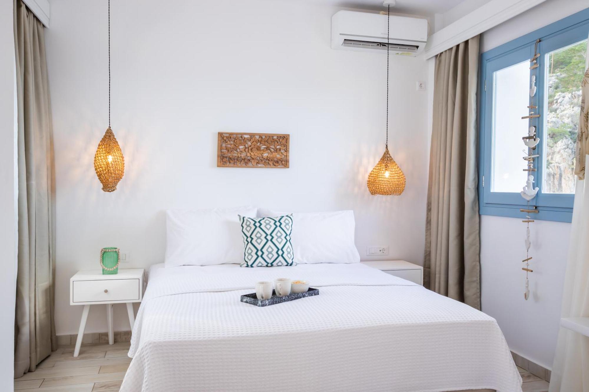 Yploui Suites 卡尔帕索斯 外观 照片