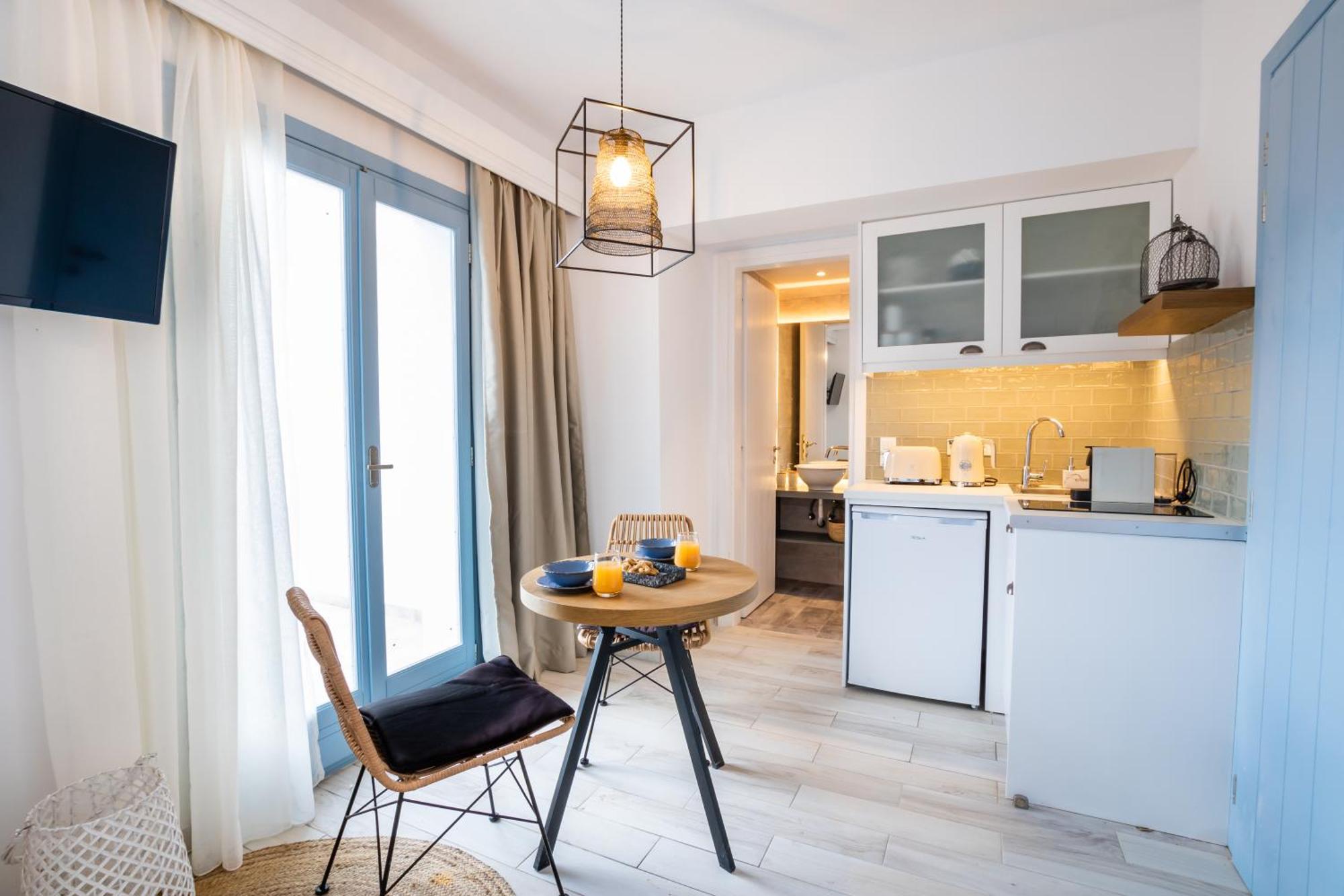 Yploui Suites 卡尔帕索斯 外观 照片