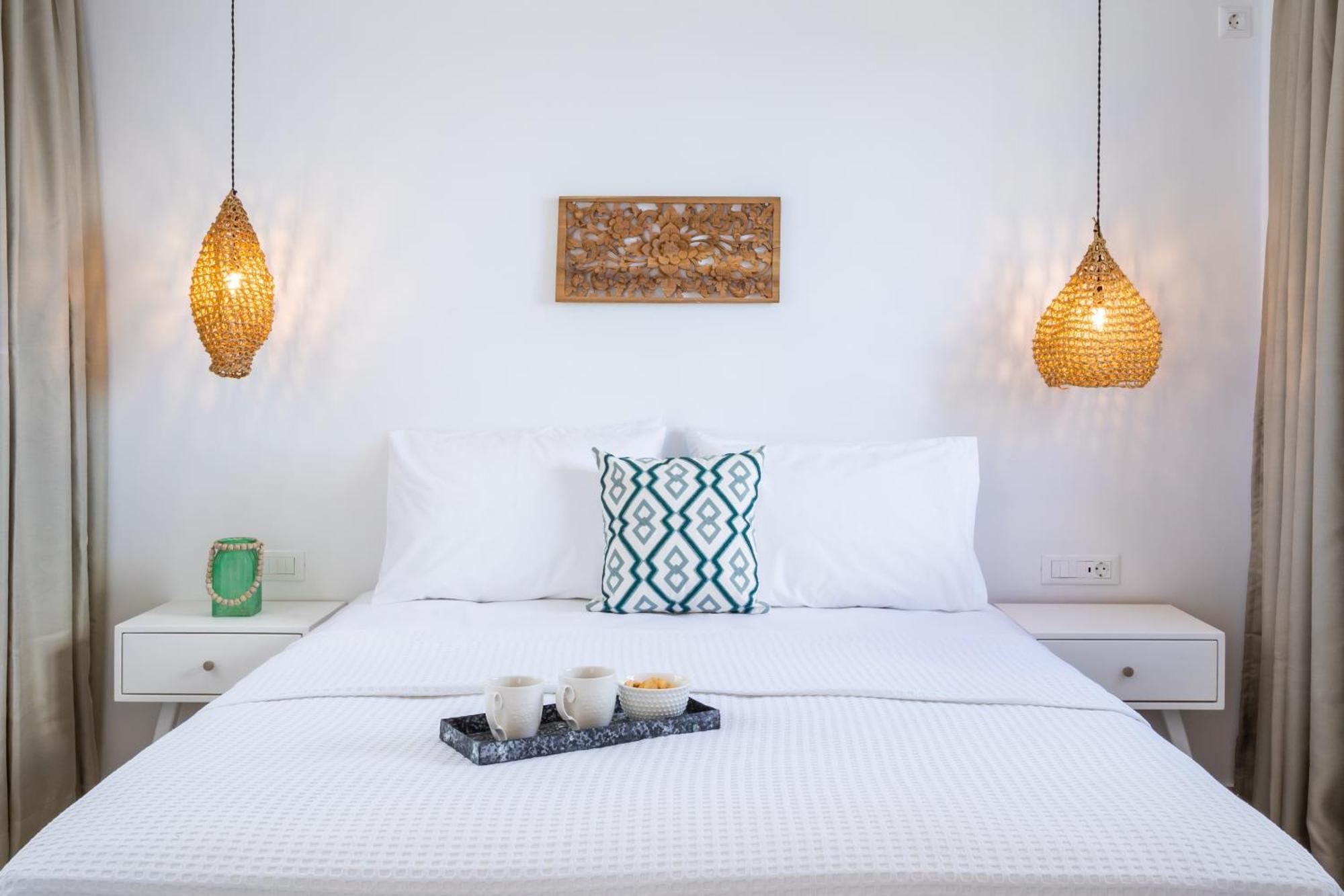 Yploui Suites 卡尔帕索斯 外观 照片