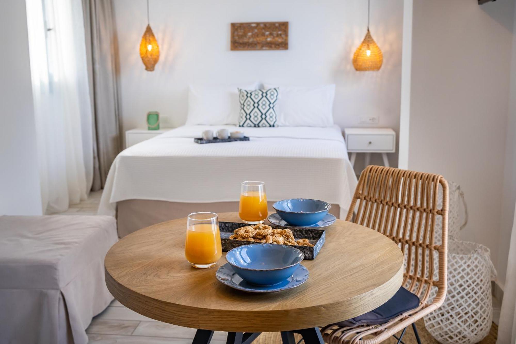 Yploui Suites 卡尔帕索斯 外观 照片
