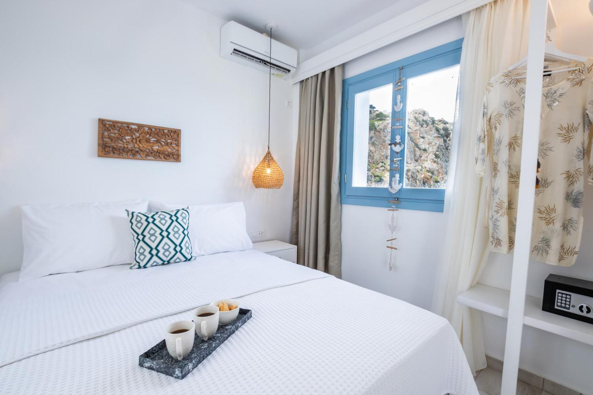 Yploui Suites 卡尔帕索斯 外观 照片