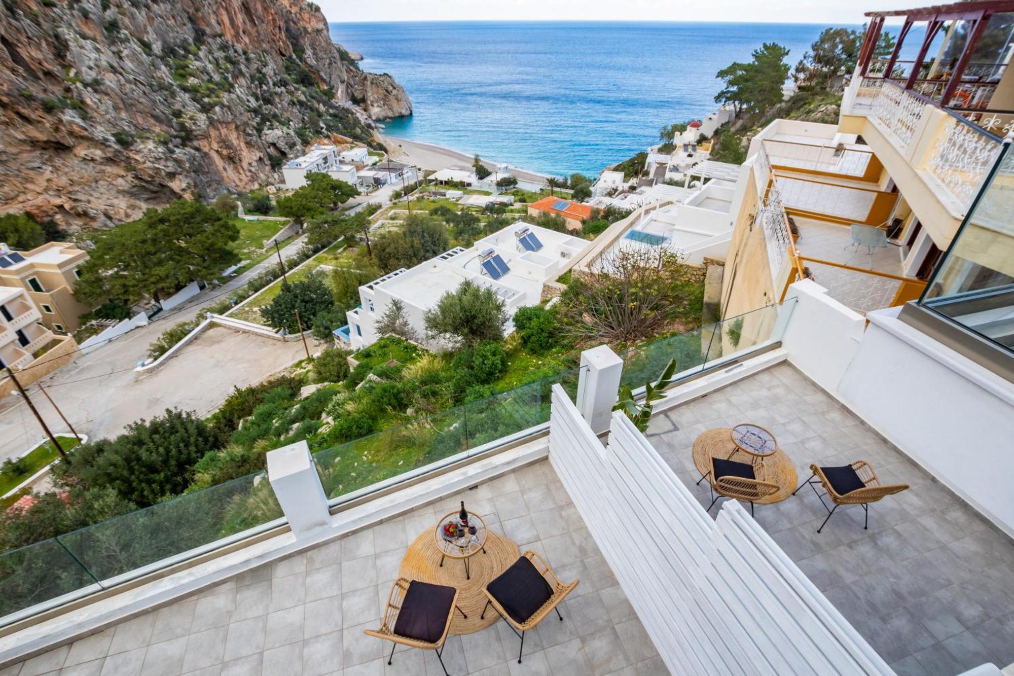 Yploui Suites 卡尔帕索斯 外观 照片
