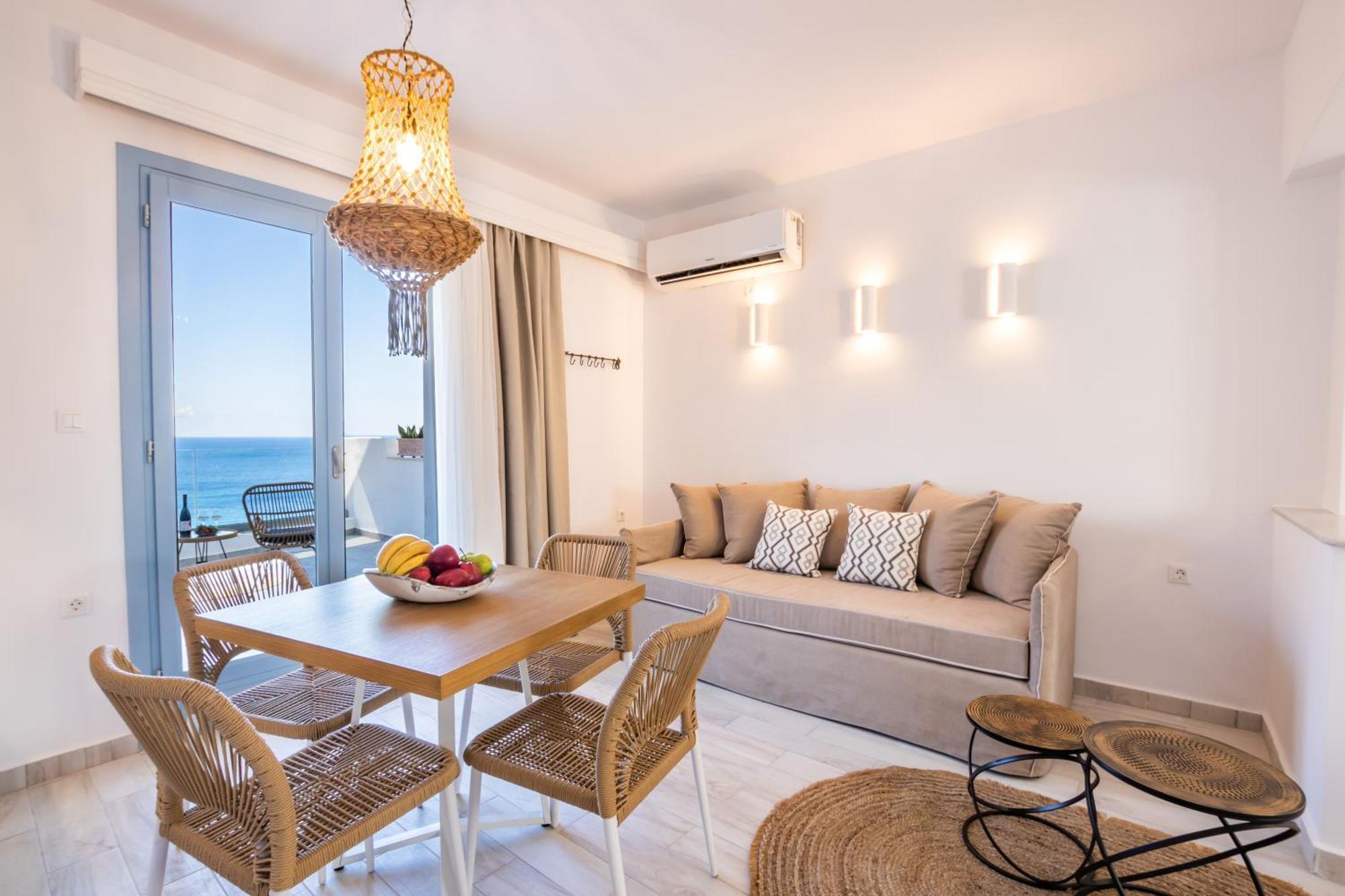 Yploui Suites 卡尔帕索斯 外观 照片