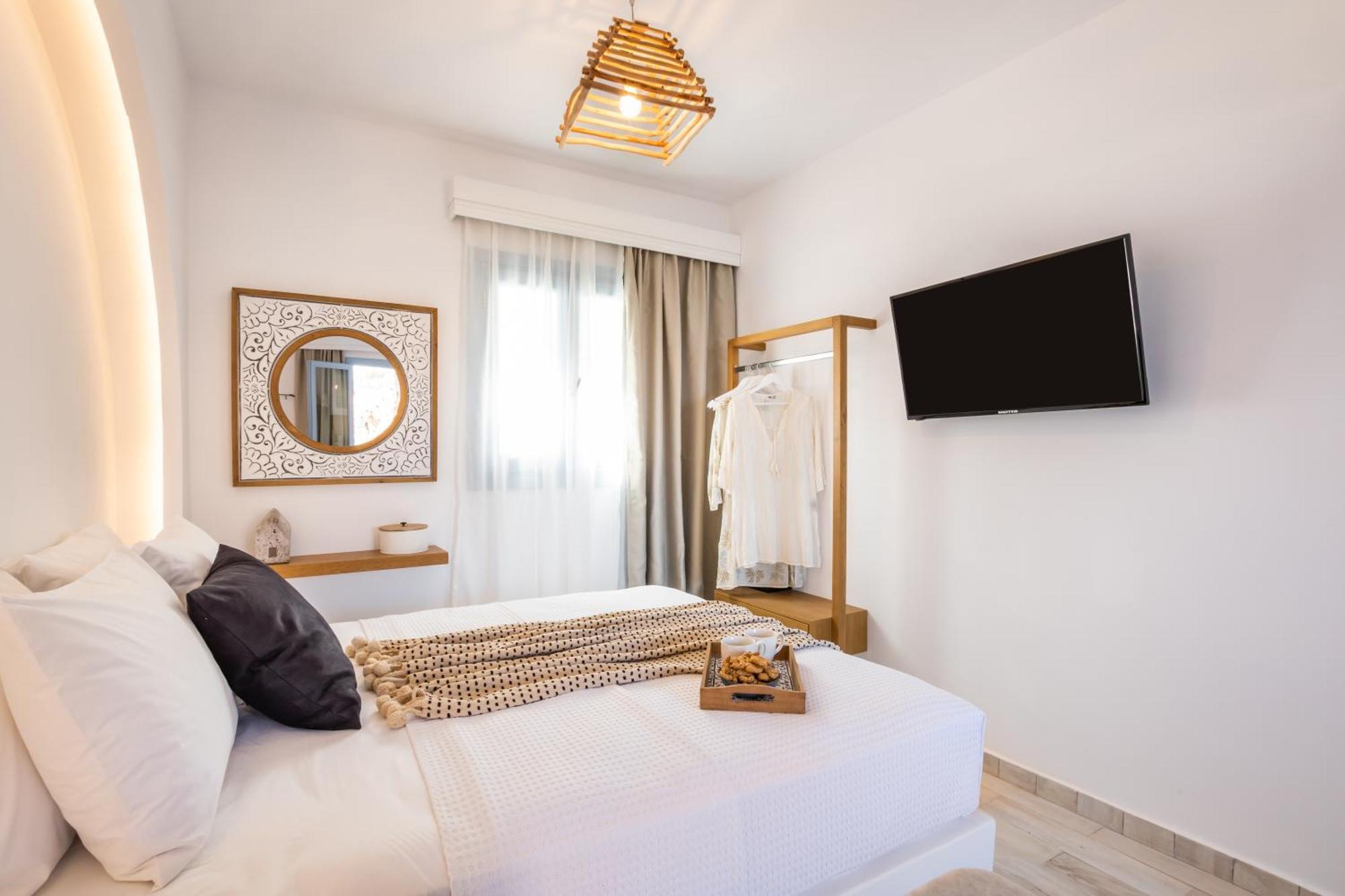Yploui Suites 卡尔帕索斯 外观 照片