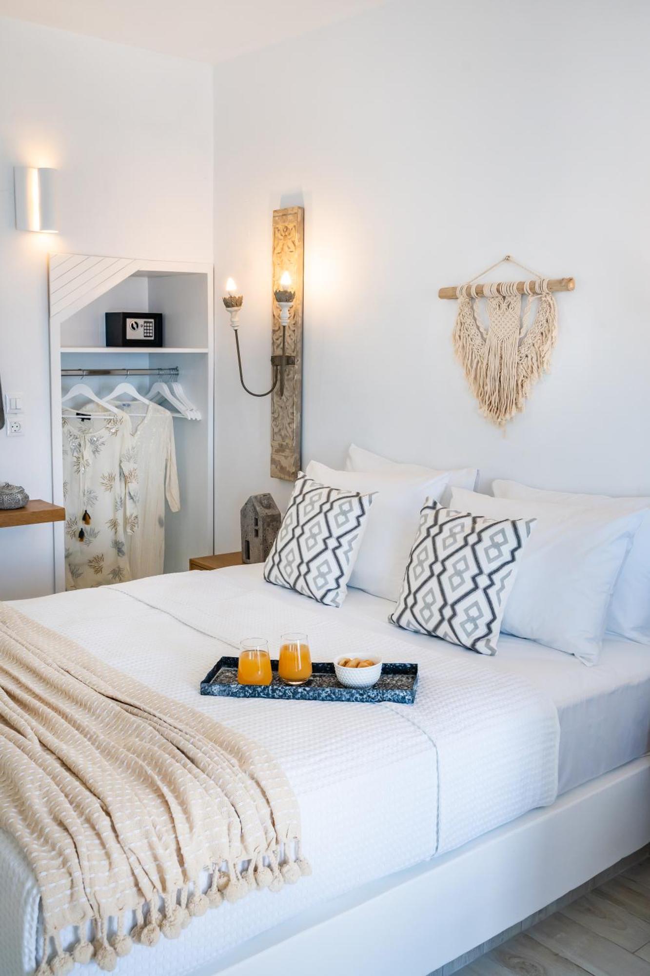 Yploui Suites 卡尔帕索斯 外观 照片