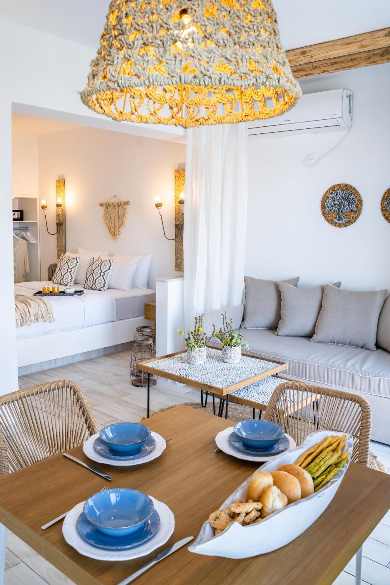 Yploui Suites 卡尔帕索斯 外观 照片