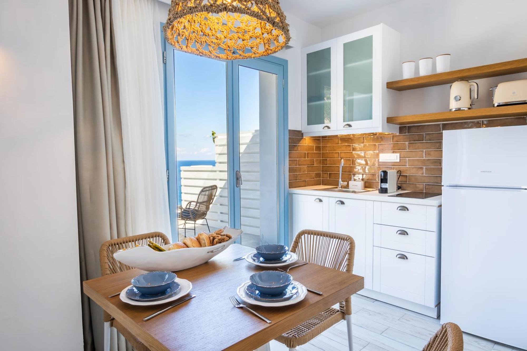 Yploui Suites 卡尔帕索斯 外观 照片